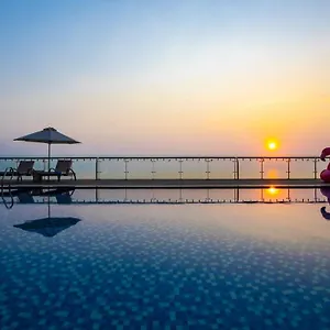 4* Otel Serene Beach Hotel Danang
